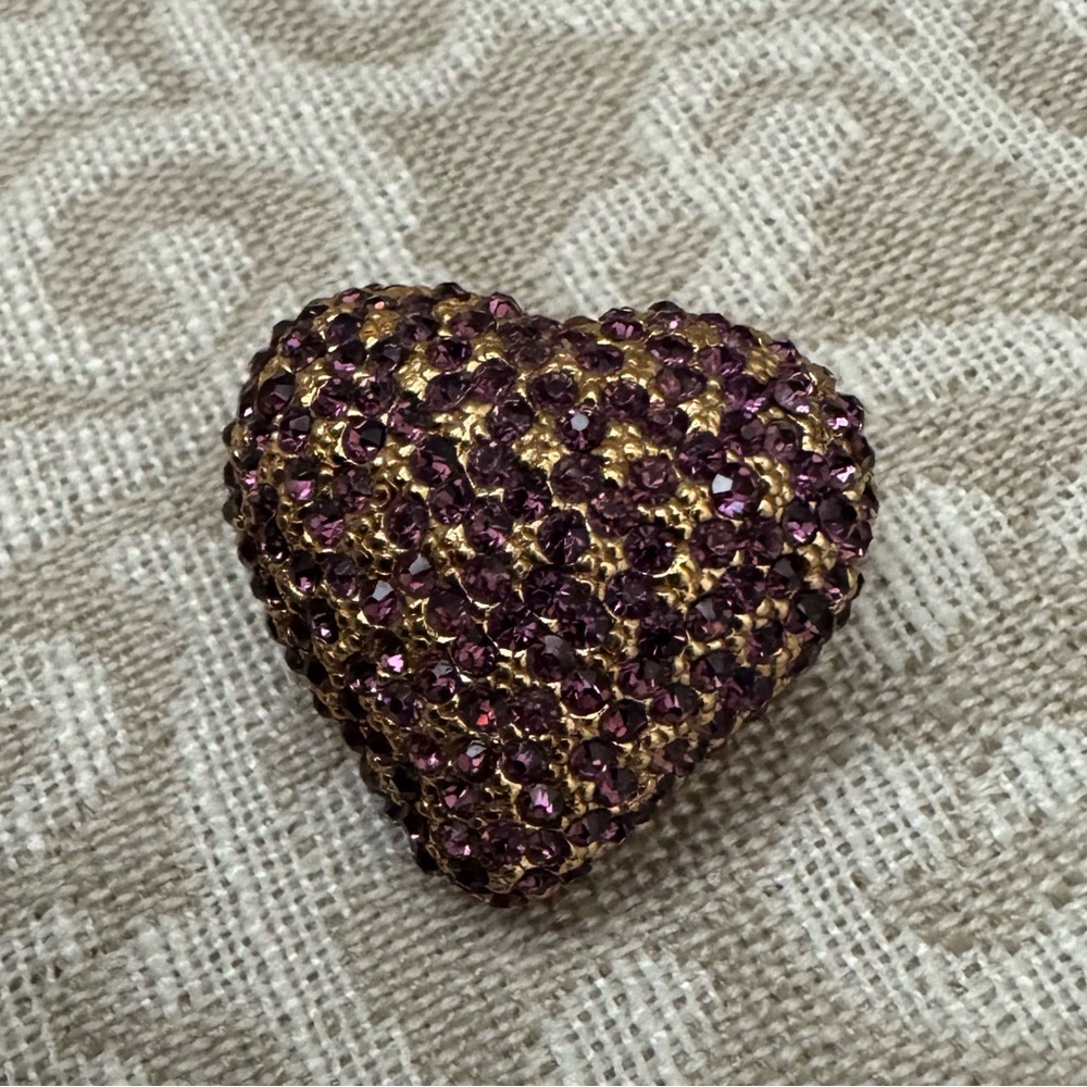 Beautiful Vintage Ciner Gold Plate Base Metal with Purple Rhinestones Brooch Pin